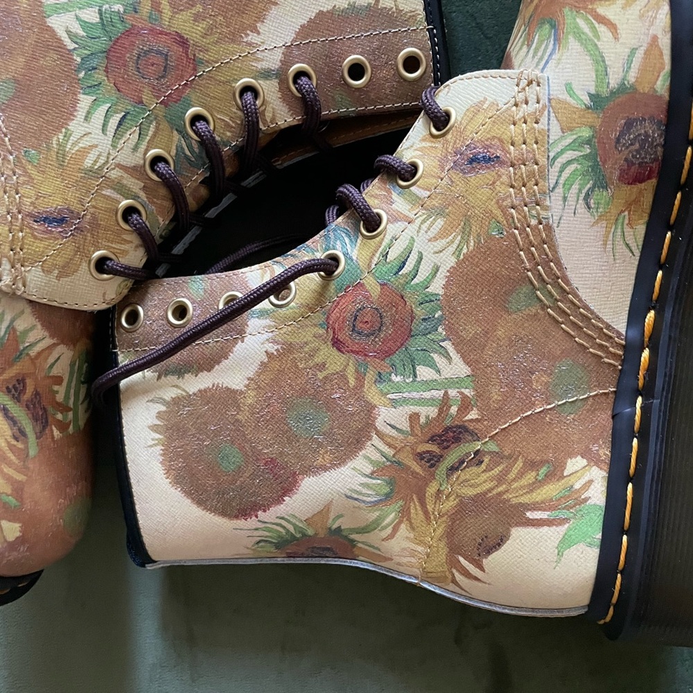 Rare Limited Edition Van Gogh Sunflower Dr. Martens - Picture 9 of 9